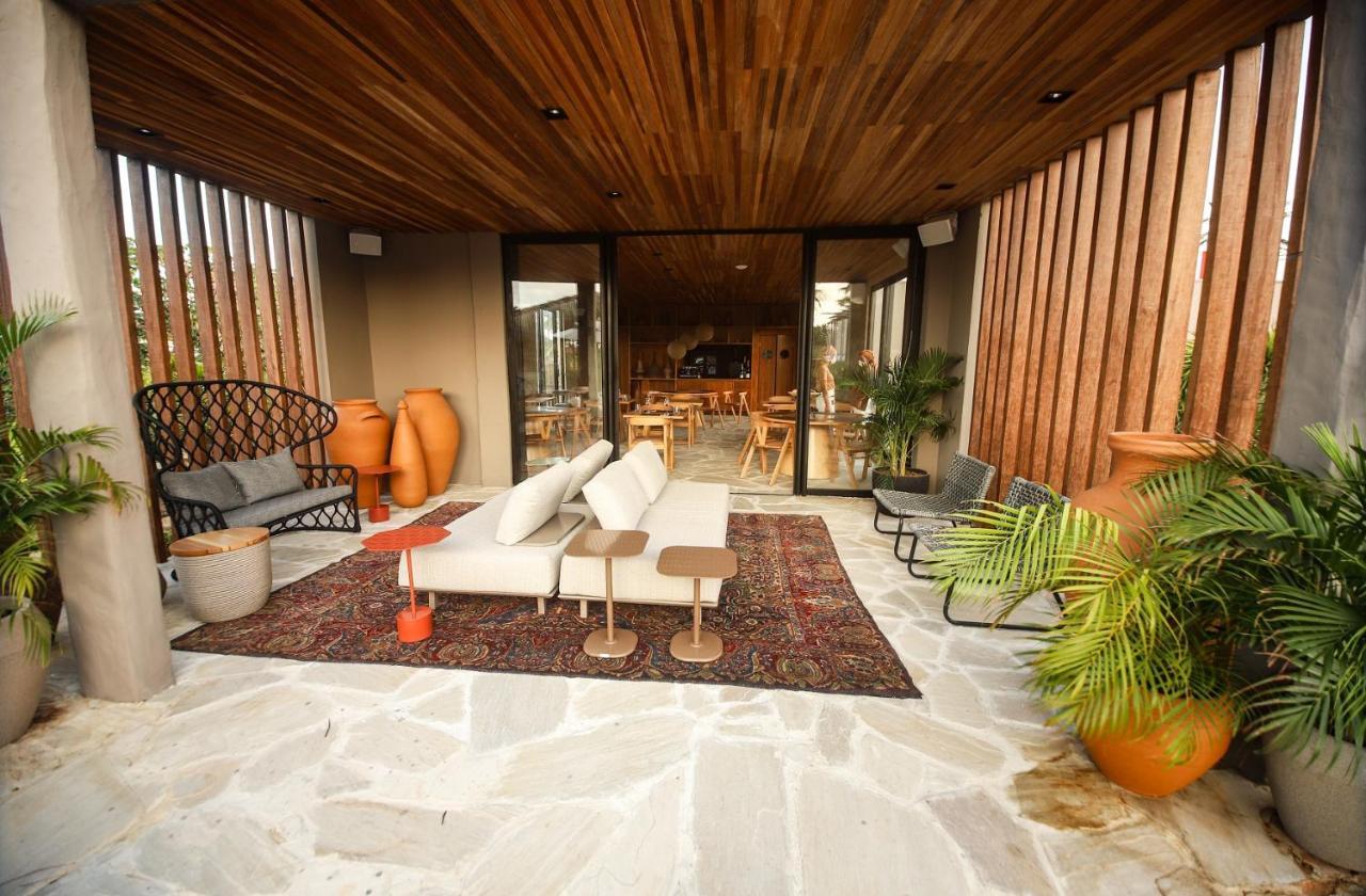 Makena Hotel Икараи Екстериор снимка